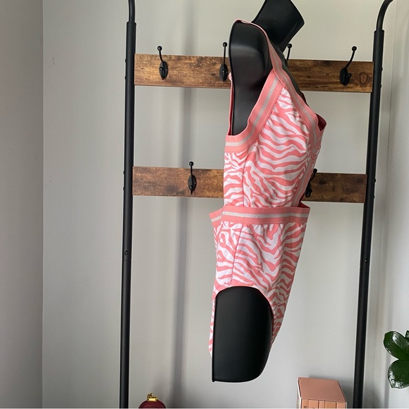 Sanctuary Modern Kitty Cutout One-Piece Bright Peachy animal print size L NEW - Picture 6 of 7